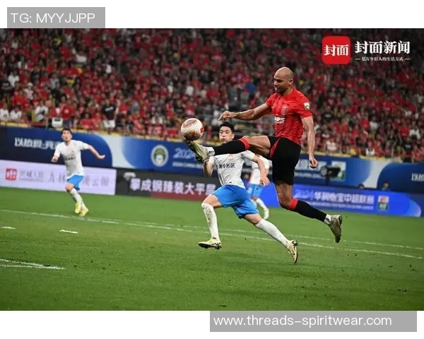 成都足球队比赛经验引发热议球迷对战术选择和球员表现展开激烈讨论 成都足球队比赛经验引发热议球迷对战术选择和球员表现展开激烈讨论