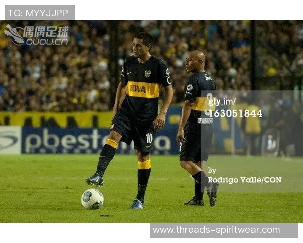 蓝色足球明星的机油背后隐藏的秘密与传奇故事