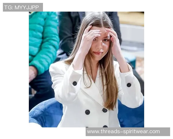 西班牙足球明星太太们的魅力瞬间与时尚风采大揭秘