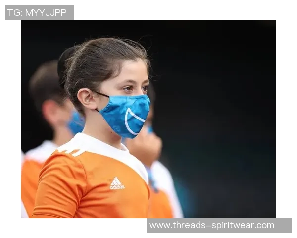 足球明星假笑脸特效引发热议揭秘背后的趣味与创意 足球明星假笑脸特效引发热议揭秘背后的趣味与创意